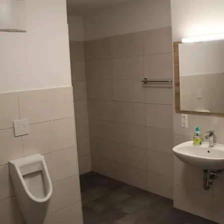 Wolfsjaeger Worker - Voll Ausgestattete Gemeinschafts-apartments Mit Kueche & Waschmaschine, Nahe Linz Innertreffling