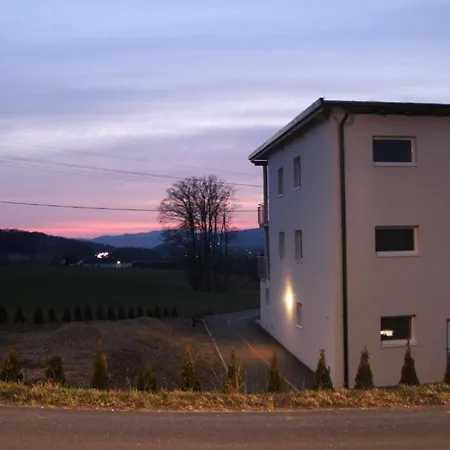 Wolfsjaeger Worker - Voll Ausgestattete Gemeinschafts-apartments Mit Kueche & Waschmaschine, Nahe Linz Apartmán *